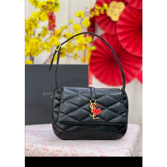 Túi vip gift kẹp nách trần trám sang chảnh