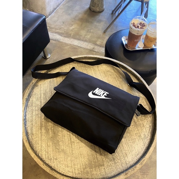 Túi Local Brand Costum đựng laptop