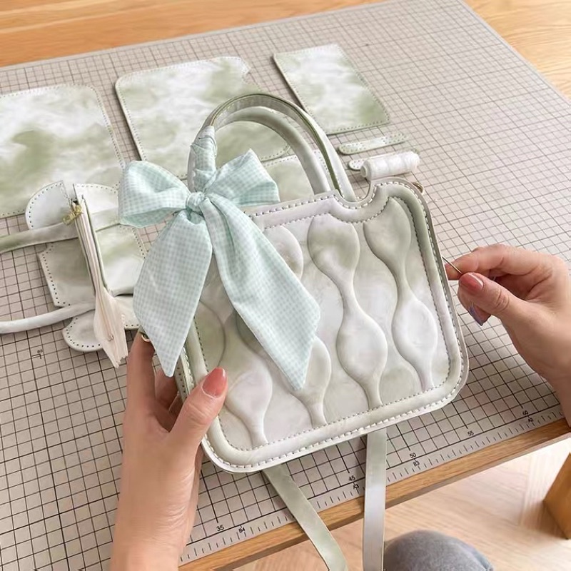 Túi tự đan da PU cao cấp kèm dây nơ - Túi handmade đeo chéo làm quà tặng người yêu