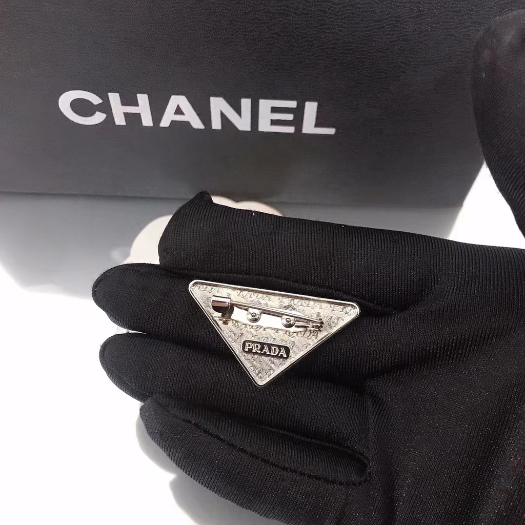 Ghim Cài Áo Kim Loại Hình Tam Giác Mới Cho Nam Nữ