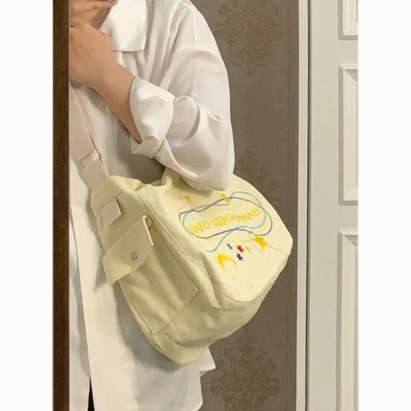 Túi đeo chéo đi học thêu hình maruko xinh xắn