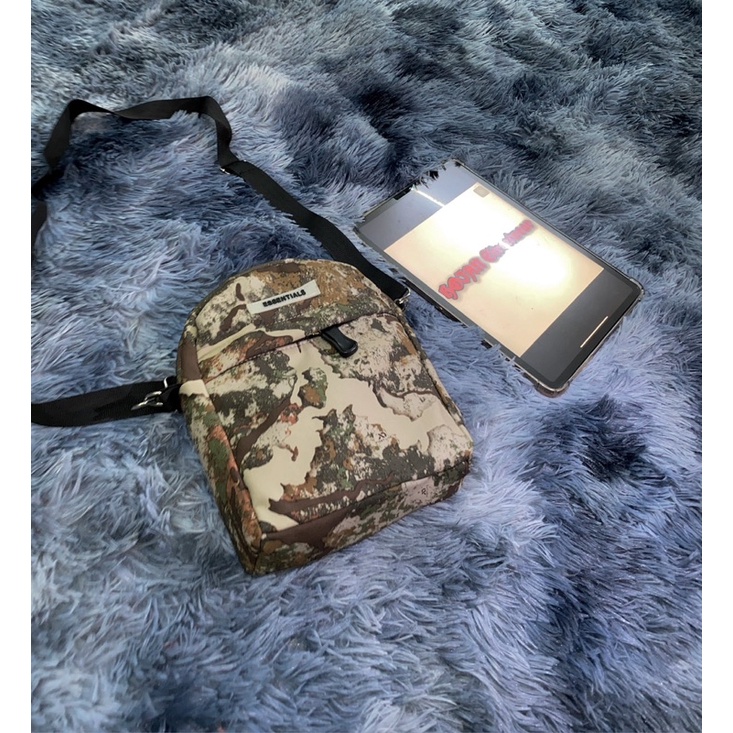 Túi đeo chéo Essentials