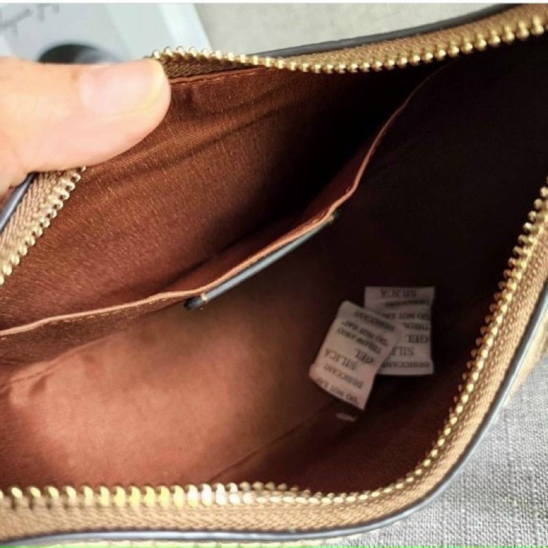 Túi đeo chéo Coach Kleo hobo