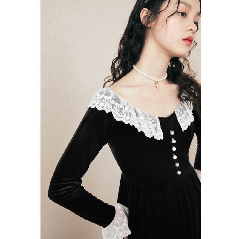 Đầm nhung đen Peacebird