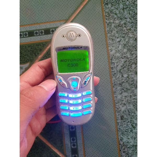 Điện thoại Motorola C300 cổ độc lạ màn hình nháy đèn màu