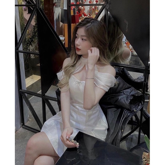 ĐẦM CỔ YẾM ĐÍNH ĐÁ HOA XOÈ