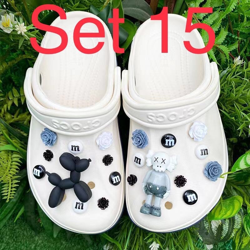 Sticker, charm, jibit gắn dép cross như ảnh