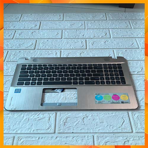 Vỏ C laptop asus x541,x541u, tháo máy( máy có bị gãy một chân ốc ,vỏ có xước như ảnh)