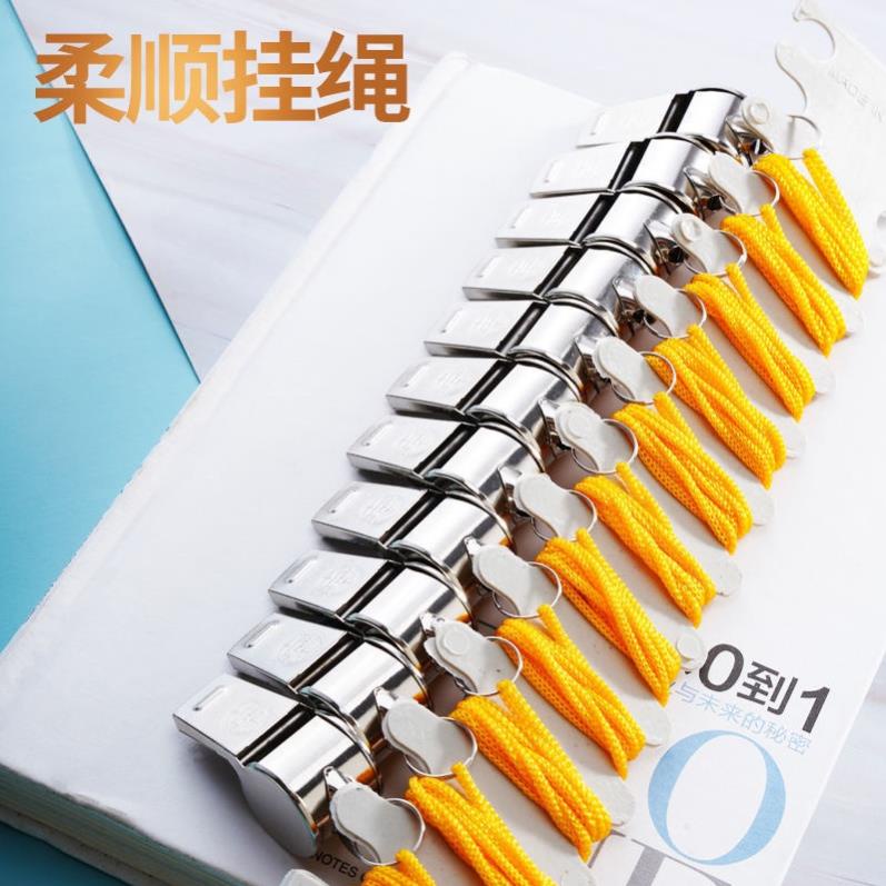 Còi Sắt Thể Thao Có Dây Buộc