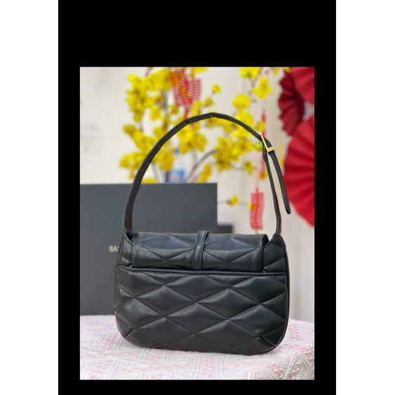 Túi vip gift kẹp nách trần trám sang chảnh