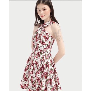 Đầm cổ yếm hoa Rechic