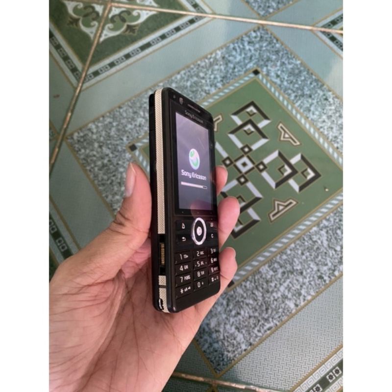 Điện thoại Sony Ericsson G900 cảm ứng nguyên zin bị mật khẩu màn hình