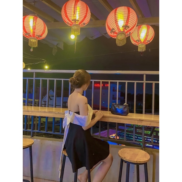 Váy bẹt vai đính nơ sau lưng