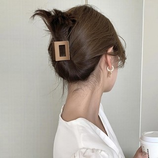 Kẹp Tóc Hình Cá Mập Màu Cà Phê Phong Cách Hàn Quốc