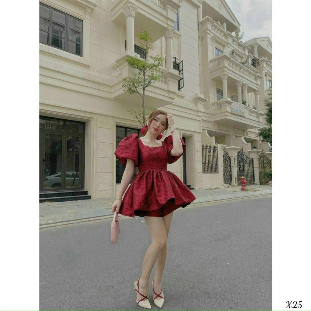 Set đồ nữ cá tính, set đồ nữ đi chơi sang chảnh với quần đùi ngắn kèm áo kiểu nữ tay phồng hở lưng xòe tà chất gấm