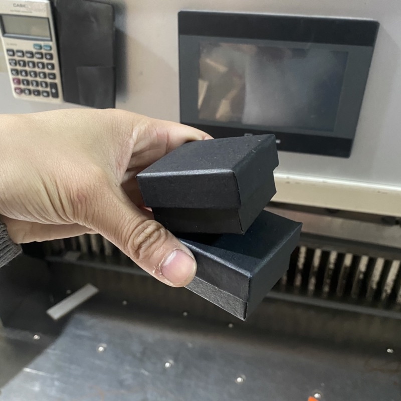 Hộp nhãn  lót mút nhung kèm ảnh thật