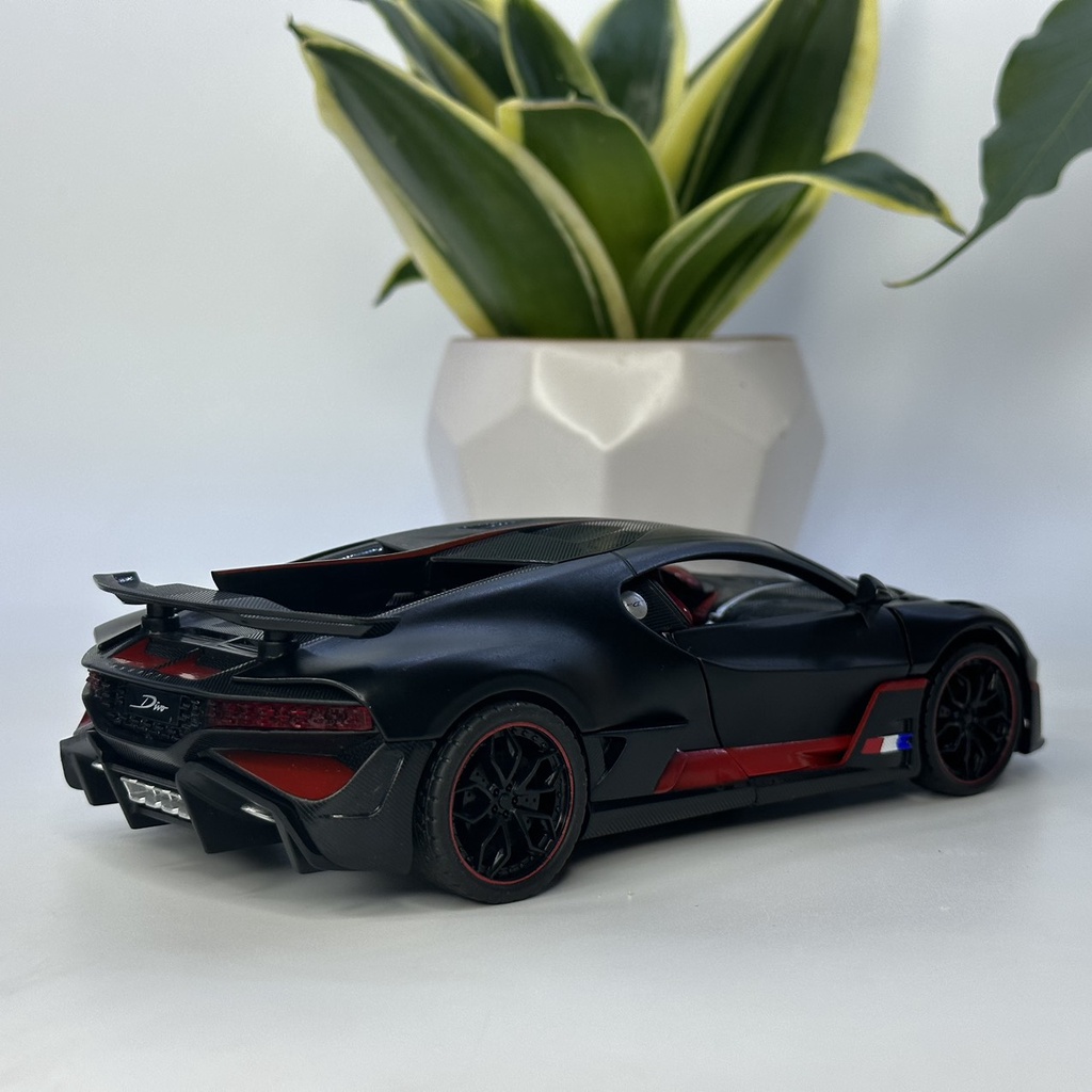 Mô hình siêu xe Bugatti Divo tỷ lệ 1:24 bằng kim loại mẫu Hypercar cực hiếm