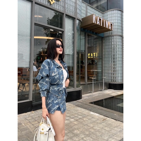 SET JEAN CHỮ KÍ 3 MÓN : ÁO KHOÁC + ÁO LÓT 2 DÂY + CHÂN VÁY JEAN