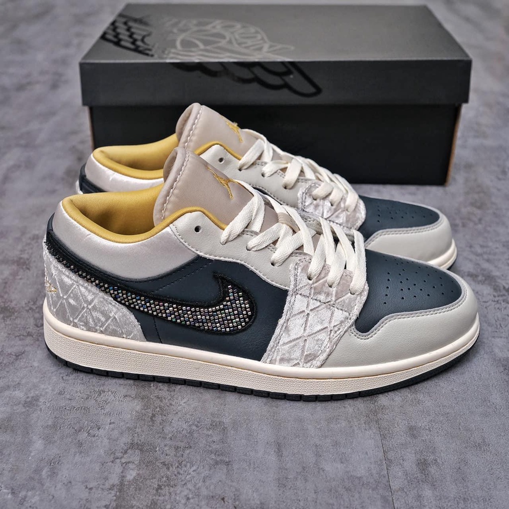 Giày Air Jordan 1 Low Beaded Swoosh Đính Đá S.Cấp