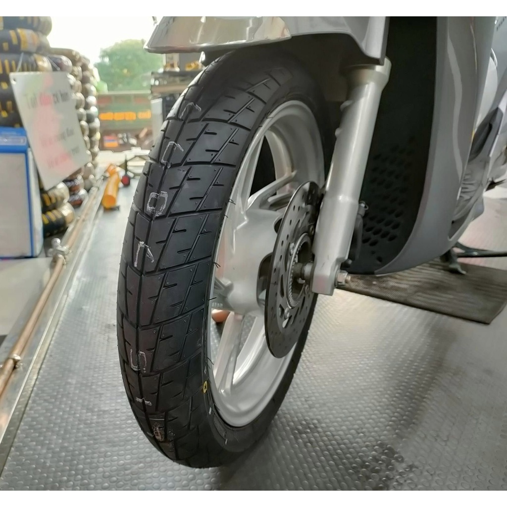 Vỏ Dunlop 100/80-16 gai K330A gắn bánh trước SHVN