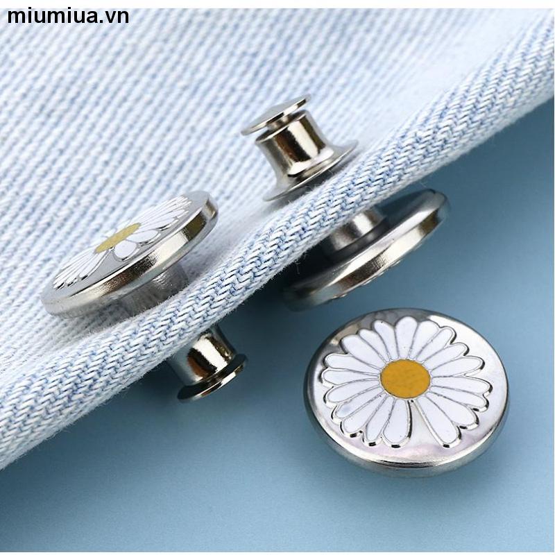 miumiuaNút cài quần jean bằng kim loại có thể tháo ra và điều chỉnh tiện lợi cho nữ