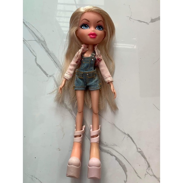Búp bê Bratz có khớp gối