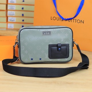 Túi đeo chéo nam m44168 da phản quang size 25x18x5cm