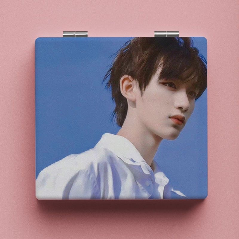 Gương cầm tay in hình TNT