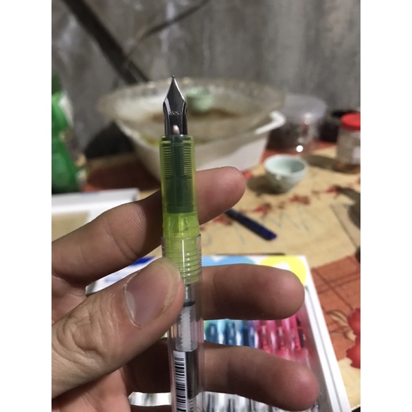 Bút Máy Deli Ngòi Trơn Q881