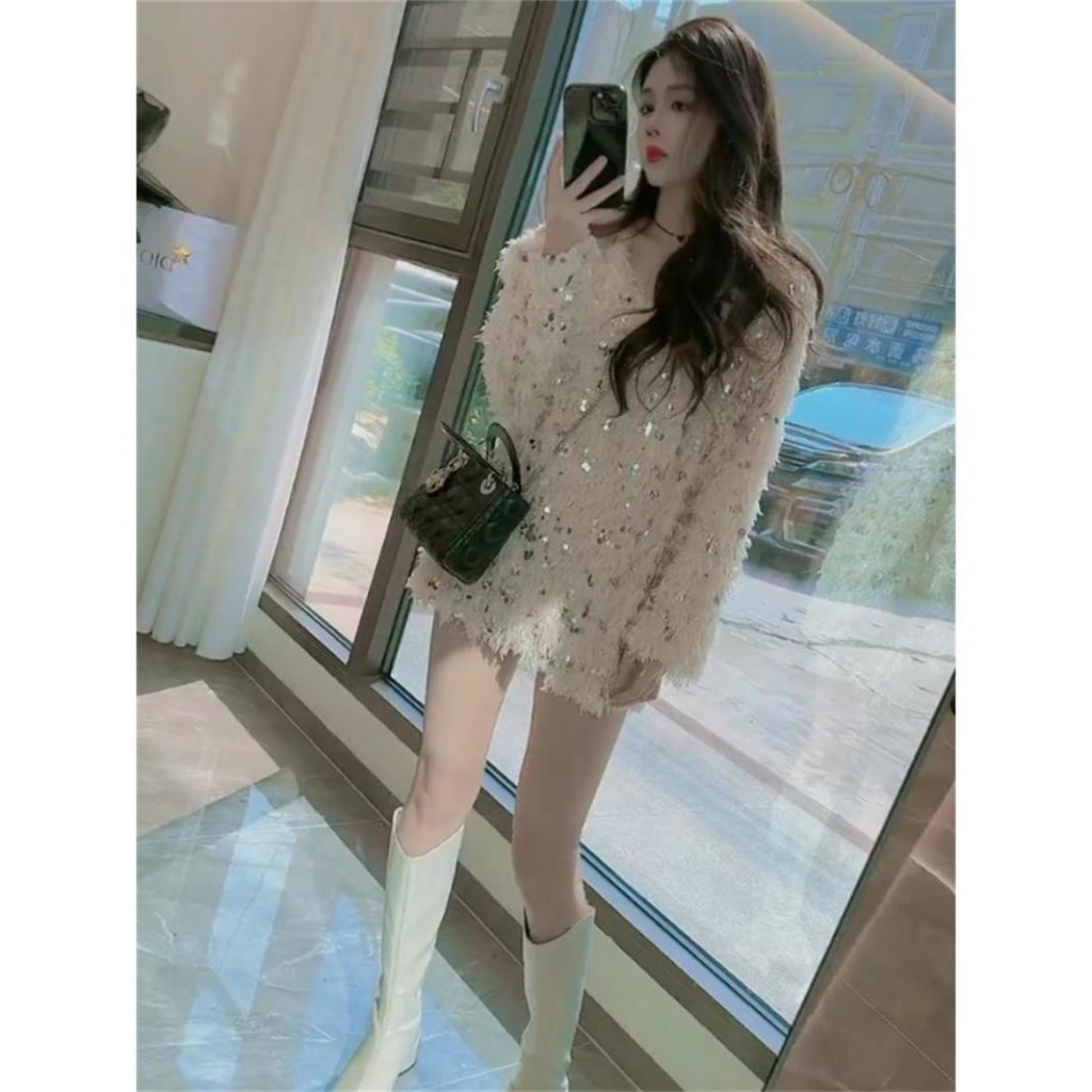 Áo Len Chui Đầu Cổ Chữ V Dáng Rộng Phối Lông Vũ Tua Rua Phong Cách Châu Âu