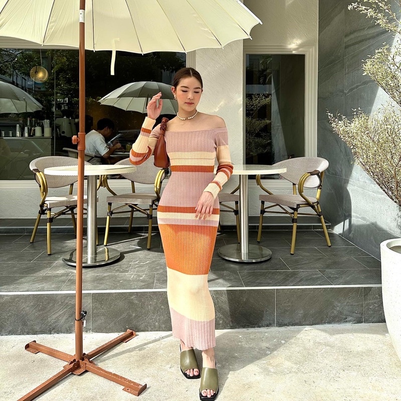 Đầm Dệt Kim Dài Tay Trễ Vai Họa Tiết Kẻ Sọc Màu Sắc Tương Phản Thời Trang Mùa Thu Cho Nữ