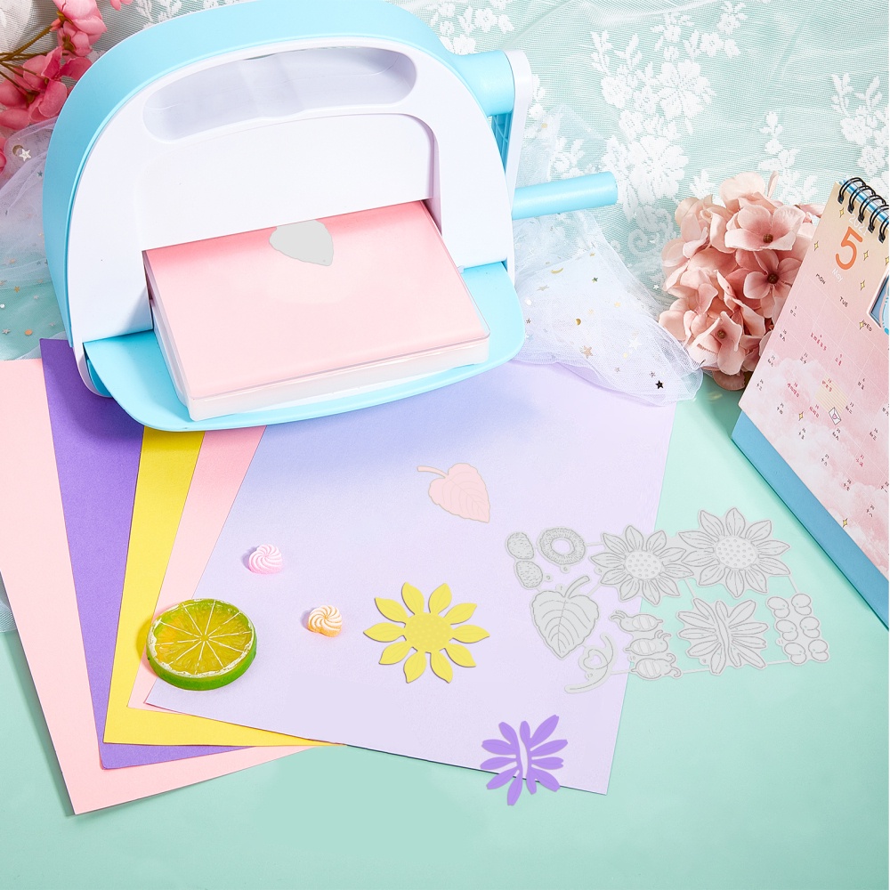 1 Bộ 12 Khuôn Cắt Giấy Kim Loại Hình Giỏ Hoa Hướng Dương / Ong / Hoa Xinh Xắn