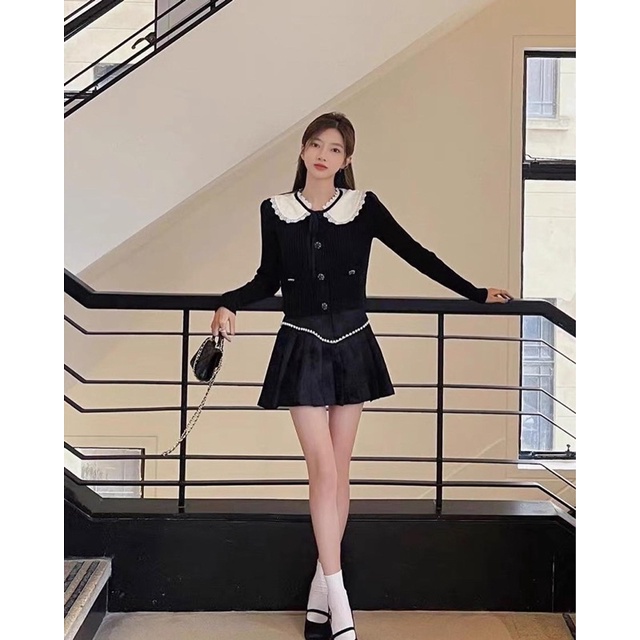 Set áo len phối ren tiểu thư và chân váy xếp ly