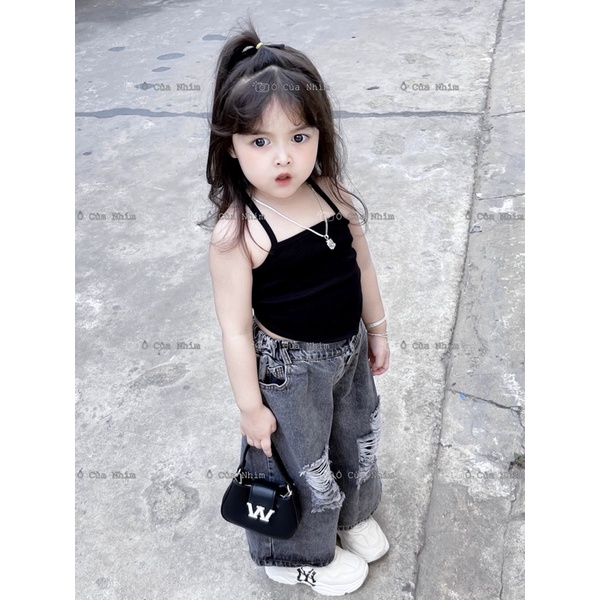 Set jean suông xám áo hở lưng cho bé