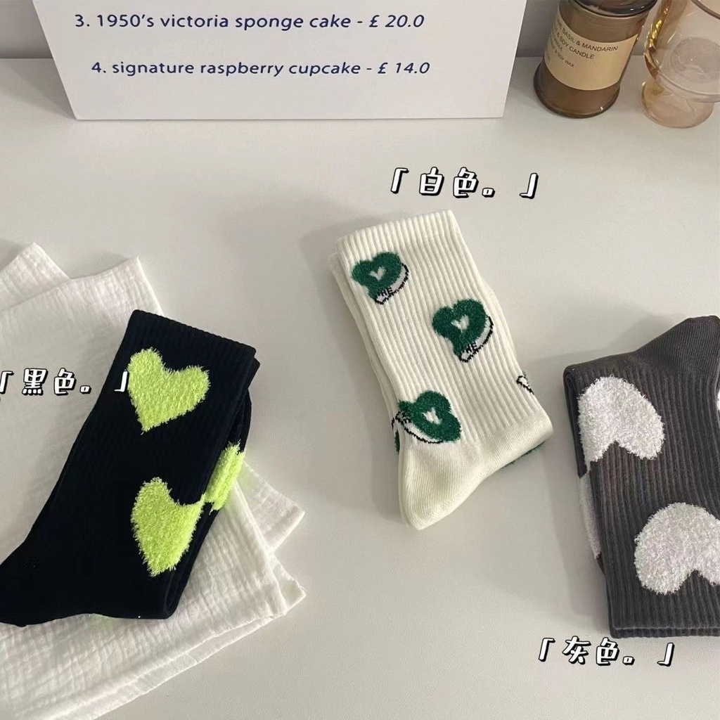 Tất Trắng Cổ Cao Thêu Trái Tim Phong Cách Mới Cho Nam Nữ