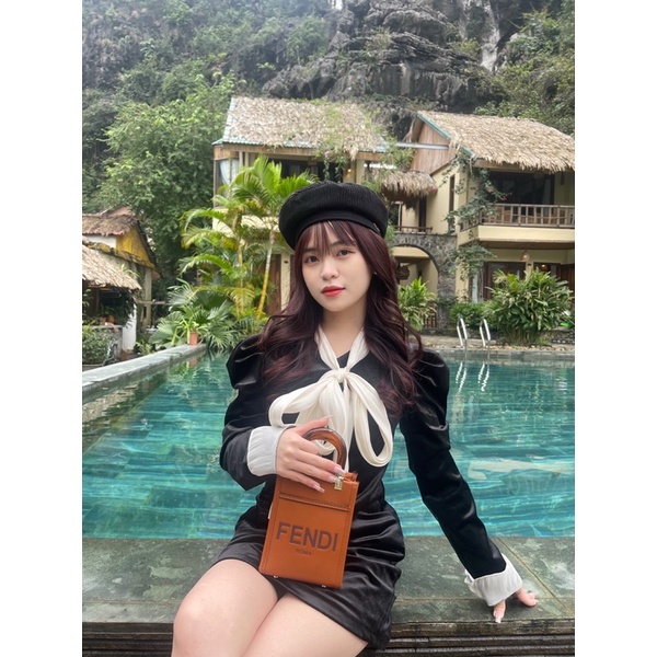 Váy nhung tay bồng