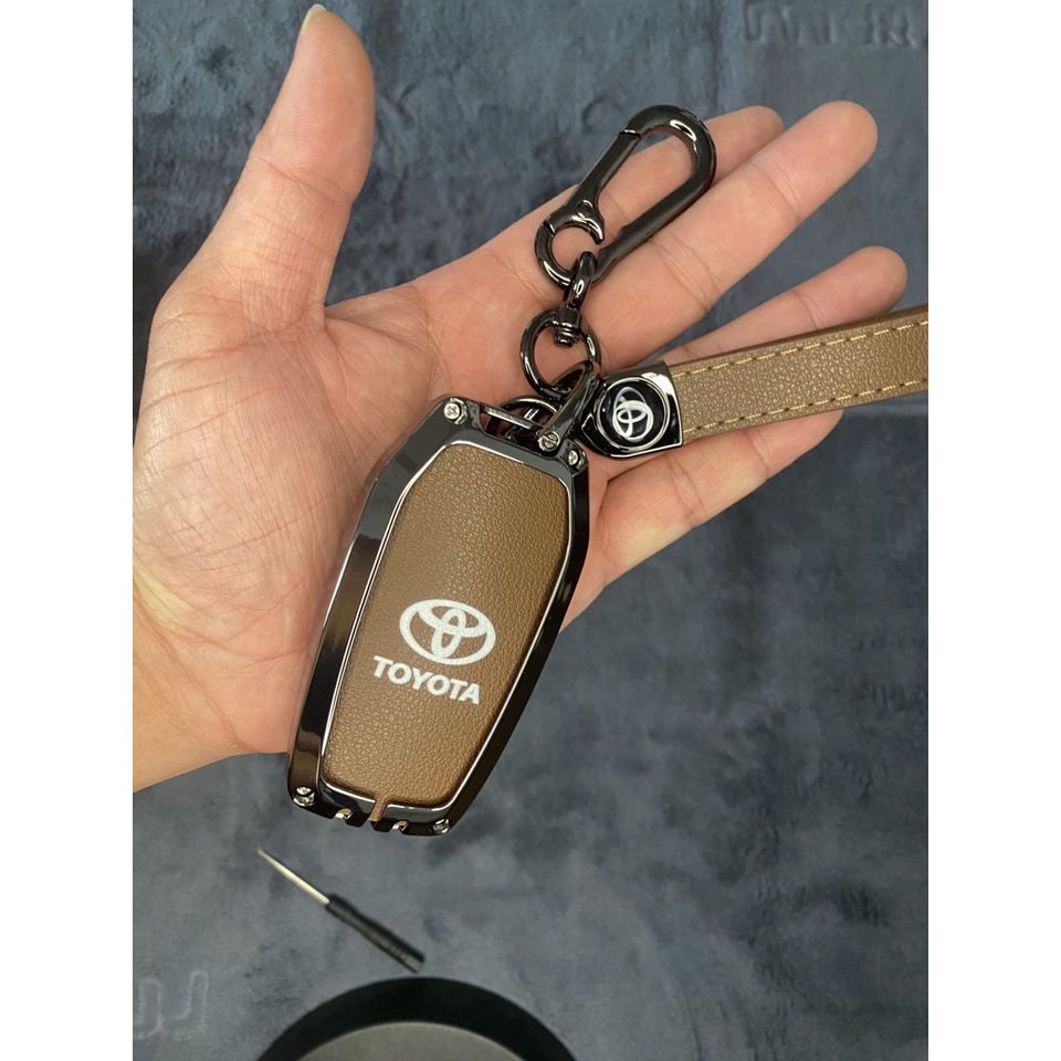 Ốp Chìa Khóa Xe Toyota Fortuner, Prado, Hilux Hợp Kim Và Da Cao Cấp Sang Trọng, Bền Đẹp