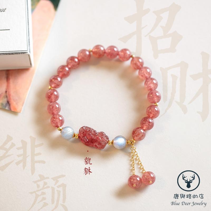 Vòng Tay Pixiu Pha Lê Dâu Tây / Hoa Đào May Mắn Màu Xám Ánh Trăng Tự Nhiên Làm