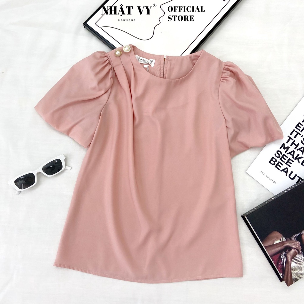 Áo nữ Nhật Vy tay phồng cổ tròn nhún vai đính cúc chất cotton phù hợp công sở dự tiệc đi chơi dạo phố sang trọng - D2410
