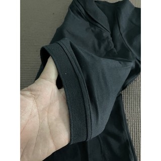 áo thun cổ trụ đen hiệu xuât