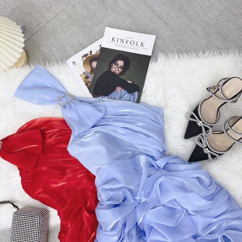 Đầm lệch vai nhún bèo