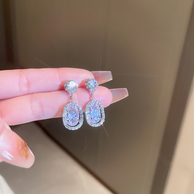 Khuyên Tai Tròn Đính Hoa Và Ngọc Trai Sang Trọng