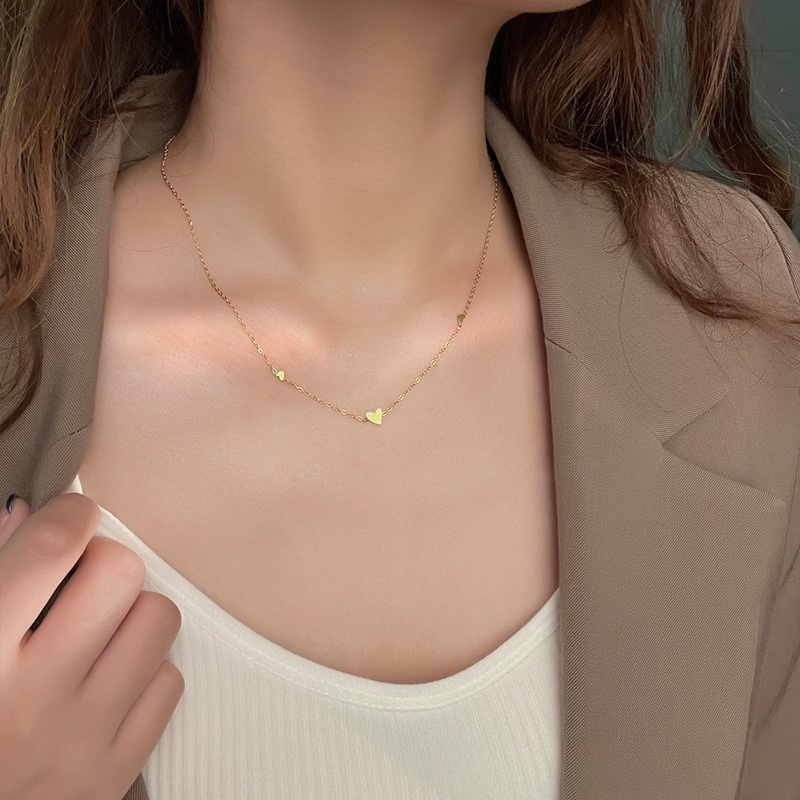 Vòng Cổ Dây Xích Ngắn Bằng Thép Titan Không Gỉ Mặt Trái Tim Phong Cách Mới Phổ Biến Dành Cho Bạn Nữ