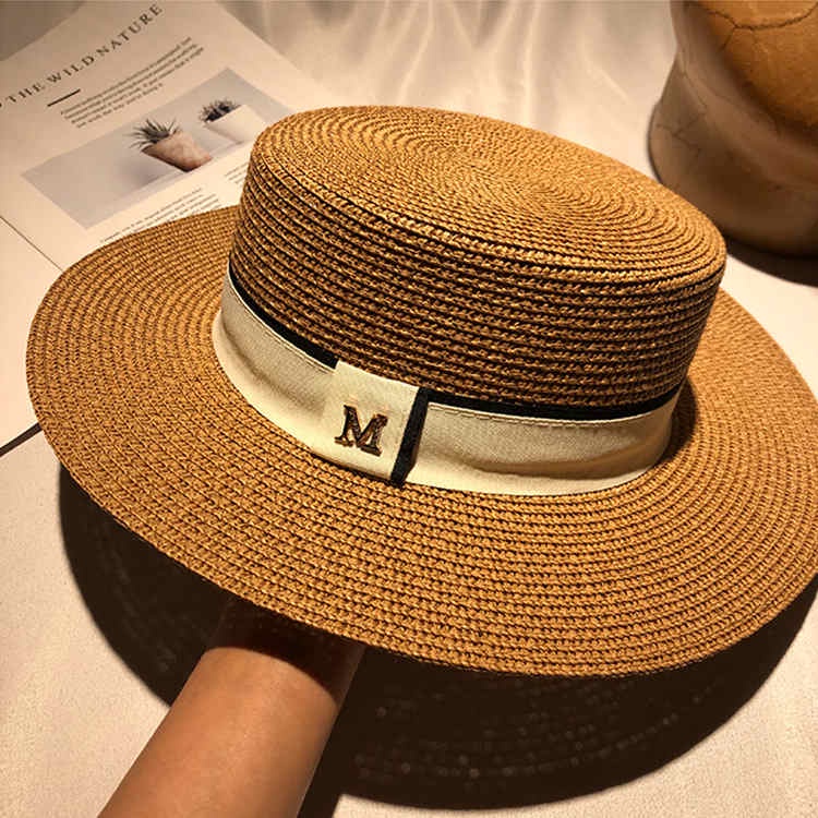 Fashionable wide-brimmed sedge hat for women
