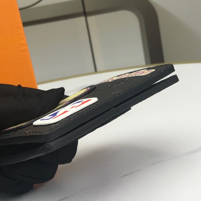 Hình ảnh vật lý mới của Louis vuitton M80615 NBA túi đựng tiền