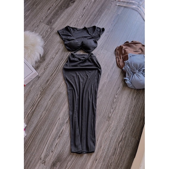 Đầm Body Tay Ngắn Gân Nơ Khoét Ngực Dáng Dài