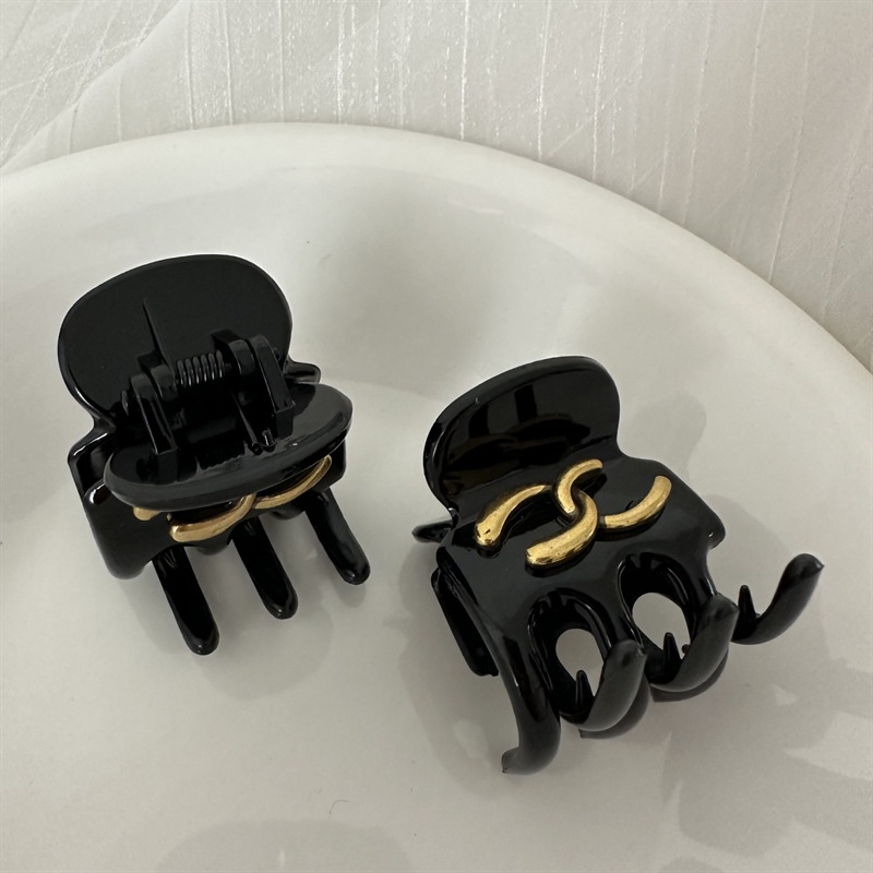 Kẹp Tóc Hình Cá Mập Răng Dài Màu Đen Phong Cách Mới