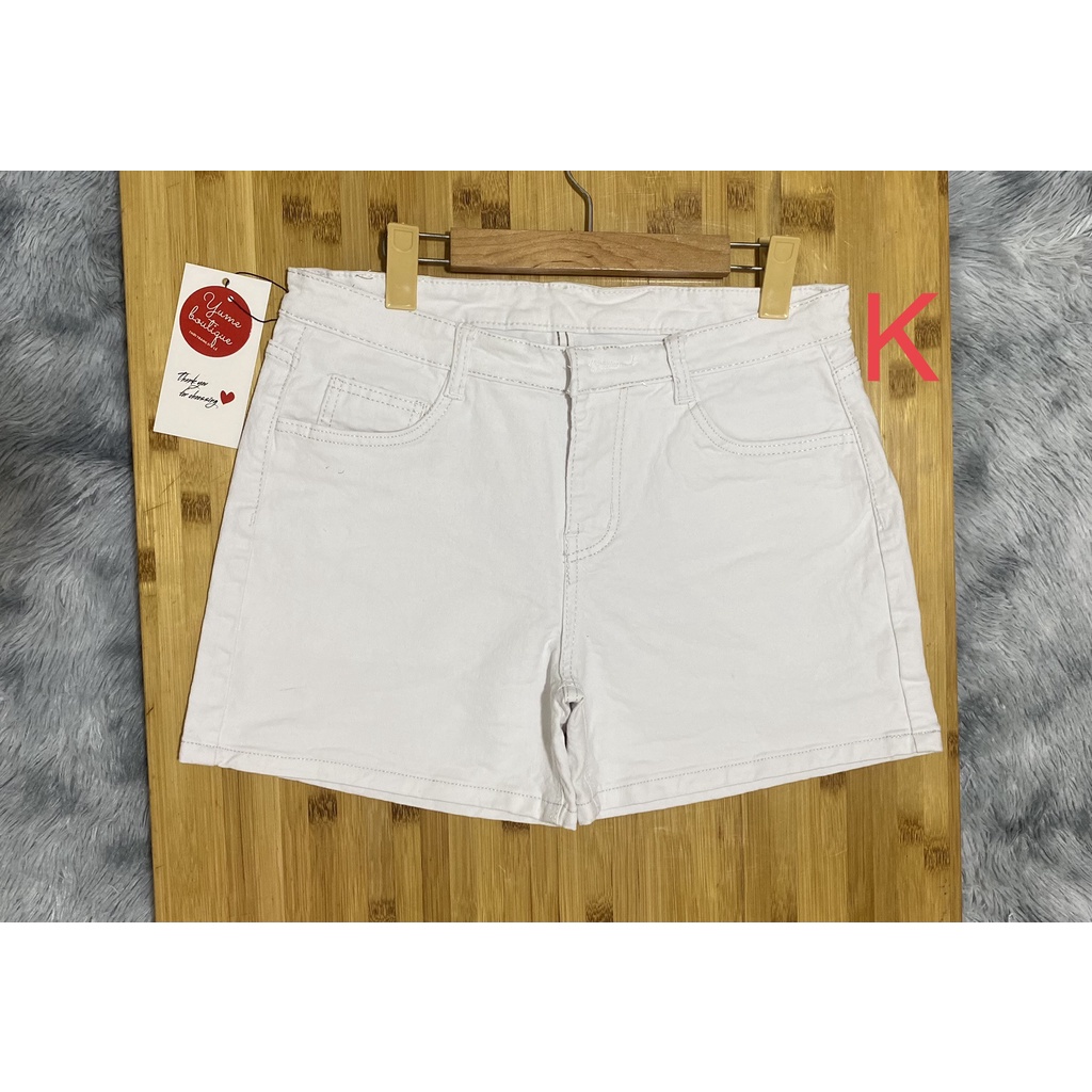 Quần Sọt Jean Màu trắng Có Size 28-35. Vải cotton dày và co giãn.Lưng cao đầu cúp.