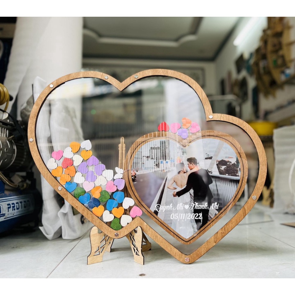 Hộp kí tên và bảng kí tên thả tim Thegioipuzzle trái tim đôi hình cô dâu chú rể để bàn đám cưới