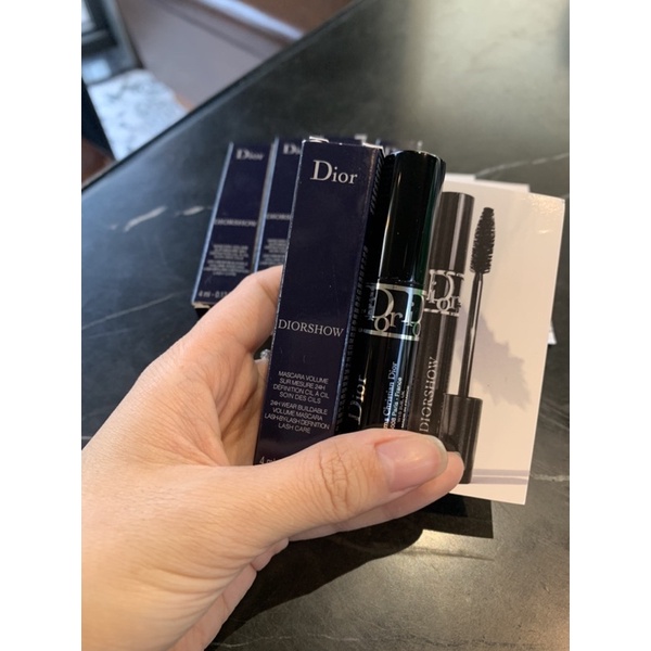 Mascara Dior Iconic Overcurl 090 dài và dày mi chống vón cục